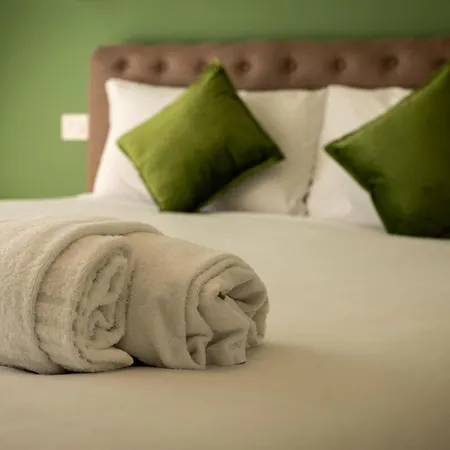 Upper San Pietro Elegant Flat On Metro A With A View