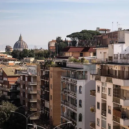 Upper San Pietro Elegant Flat On Metro A With A View *