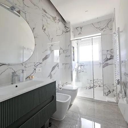 Upper San Pietro Elegant Flat On Metro A With A View Appartamento