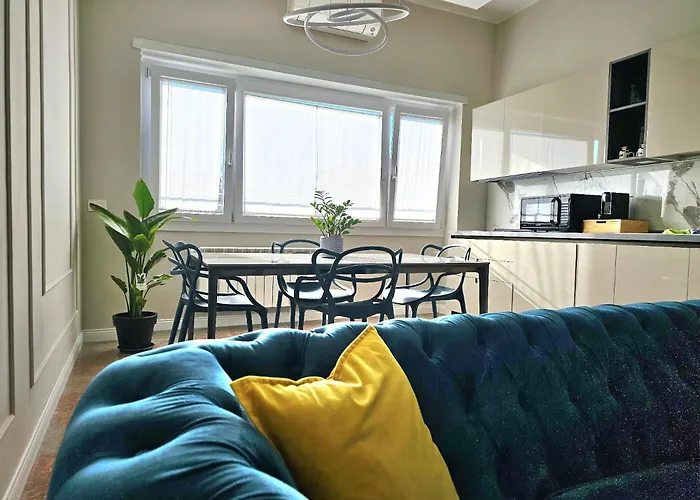 Upper San Pietro Elegant Flat On Metro A With A View Διαμέρισμα *