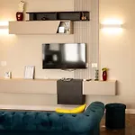 Apartment Upper San Pietro Elegant Flat On Metro A With A View