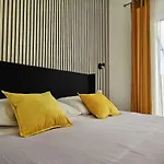 Upper San Pietro Elegant Flat On Metro A With A View