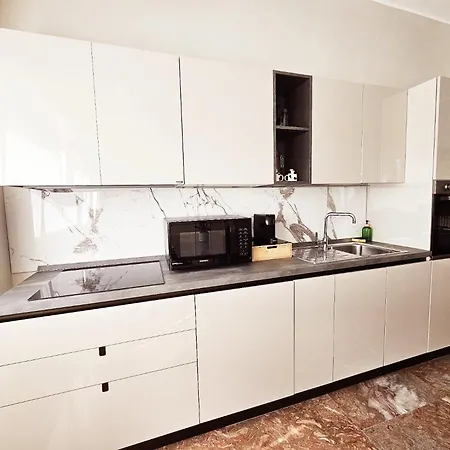 Upper San Pietro Elegant Flat On Metro A With A View