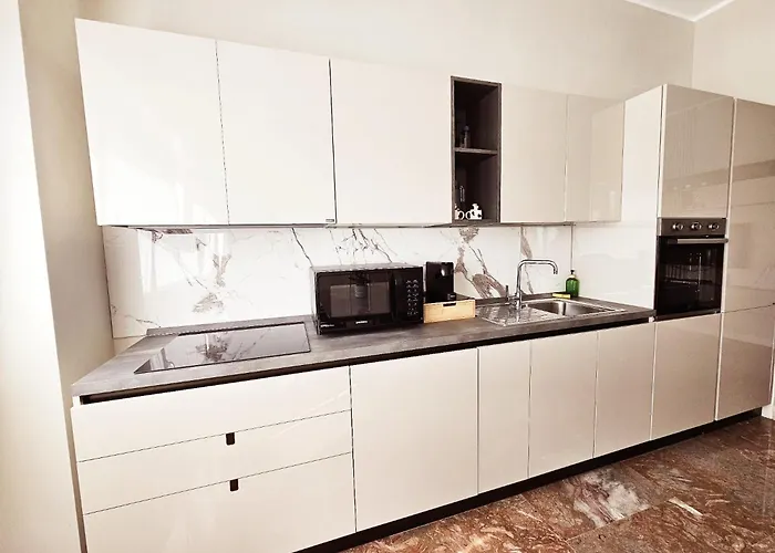 Upper San Pietro Elegant Flat On Metro A With A View